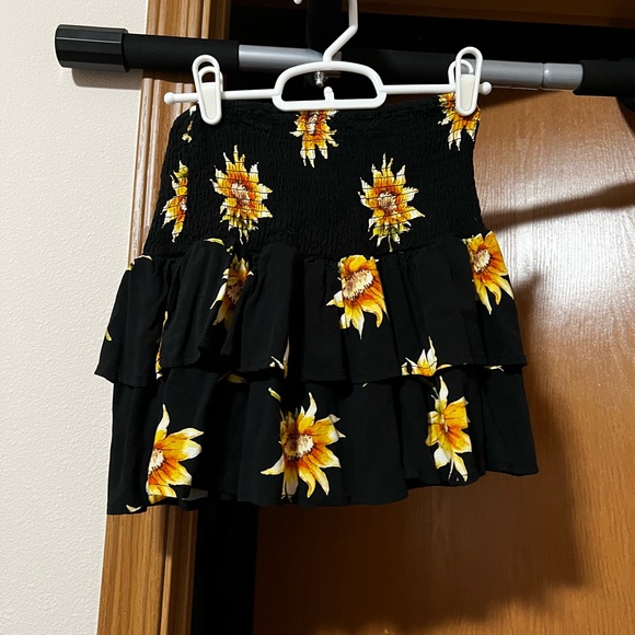 Forever 21 Dresses & Skirts - Sunflower Skirt